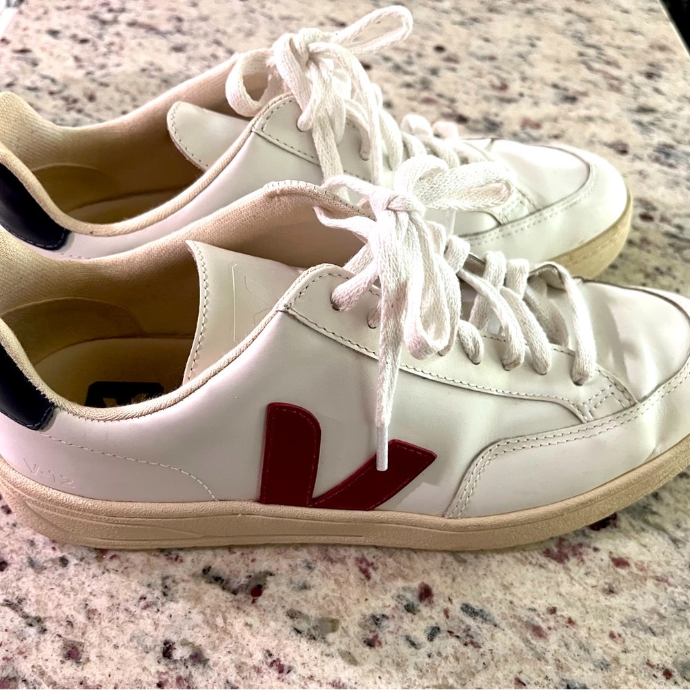 Veja Size 9